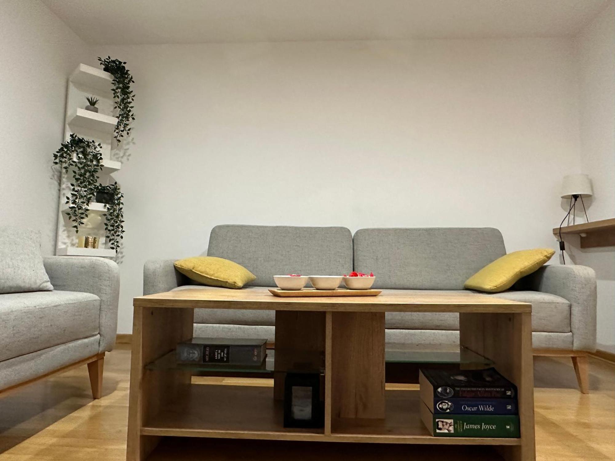 Cozy 'nest' Nis